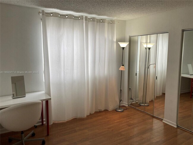 Building Photo - 1086 NW 126th Ct