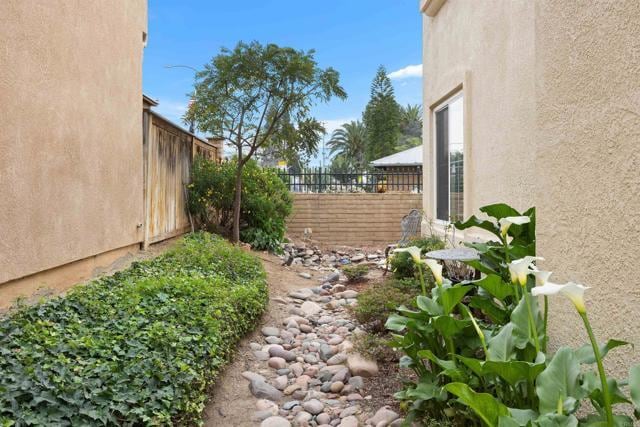 Building Photo - 237 Cedar Glen