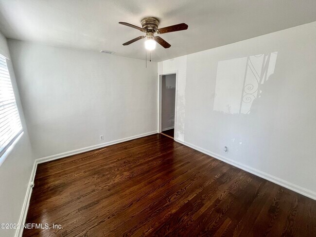 Building Photo - 2553 Myra St