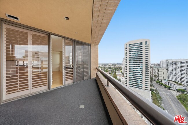 Building Photo - 10430 Wilshire Blvd