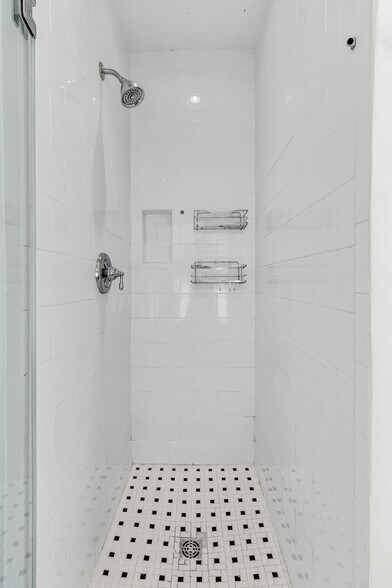 Building Photo - 40 Poinsett St