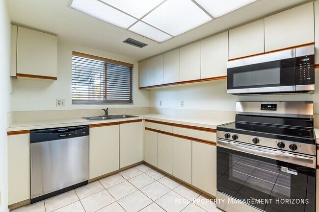 Building Photo - 251 Fenwick Dr