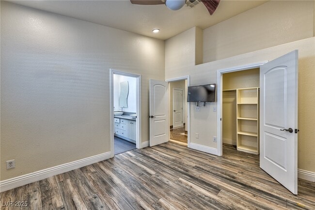 Building Photo - 8129 Pacific Cove Dr