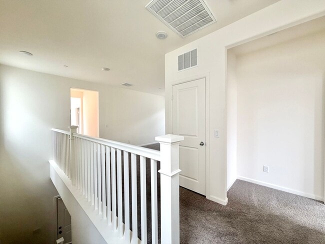 Building Photo - Iris Park Gem | 4 Bedrooms, Loft, and Modern Upgrades Throughout