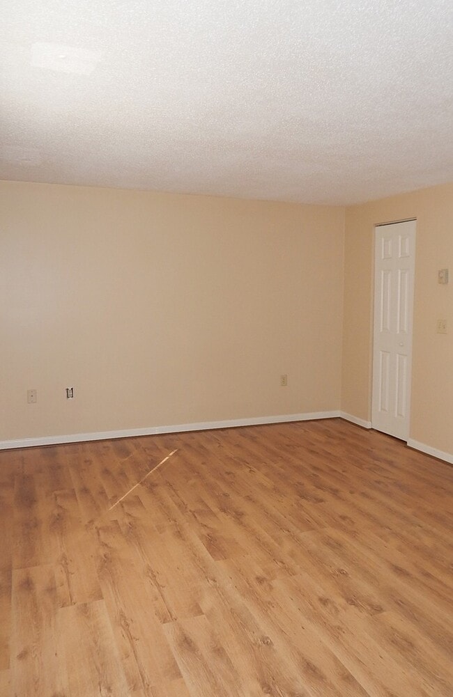 Building Photo - 18 Valley View Ln