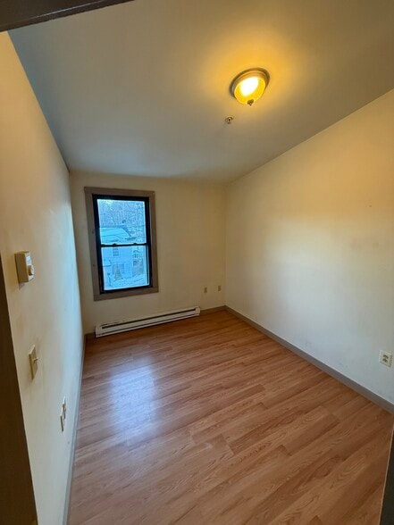 Building Photo - 279 N Main St