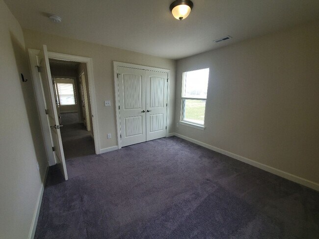 Building Photo - Luxurious 4BR/2.5BA Home with Spacious Living Spaces and Elegant Touches