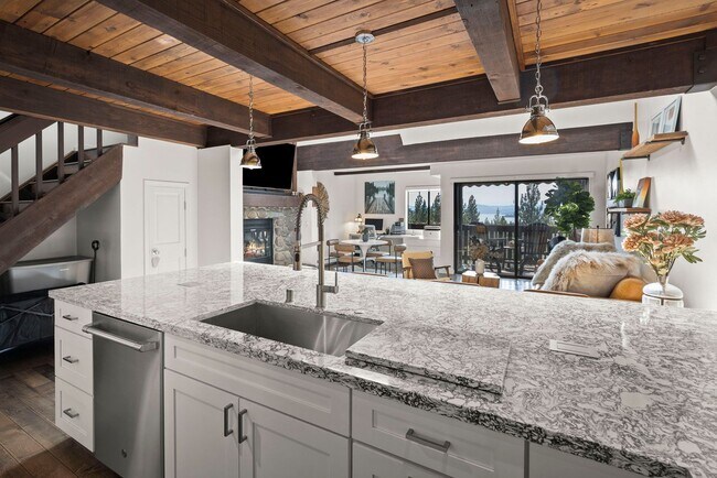 Building Photo - 335 Ski Way