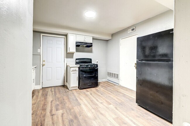 Building Photo - Charming 3-Bedroom Home in a Convenient St. Louis Location!