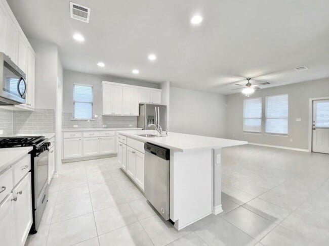 Building Photo - 816 Alta Wy