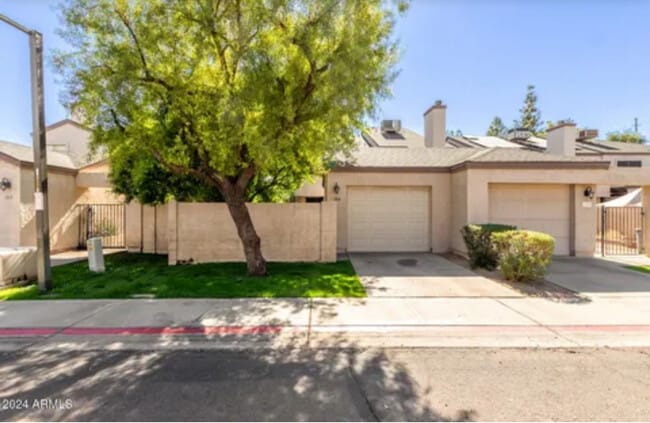 Primary Photo - 3211 E Lavey Ln