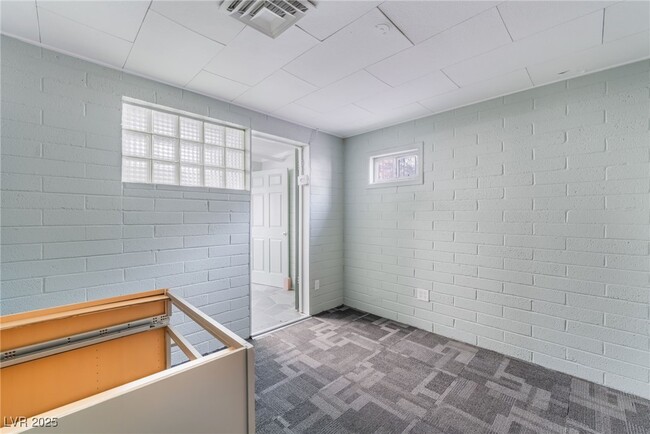 Building Photo - 2112 S Van Patten Pl