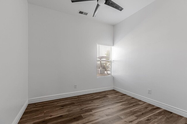 Building Photo - 1353 Perry Ct.