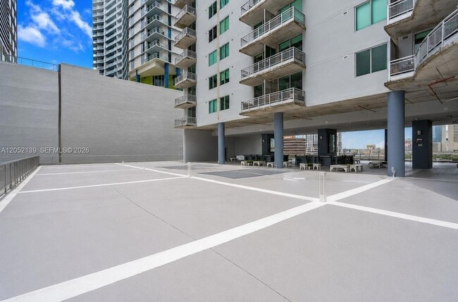 Building Photo - 690 SW 1st Ct