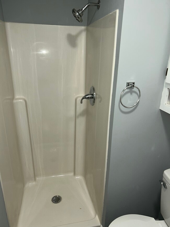 Building Photo - 1525 Meadow Spring Dr