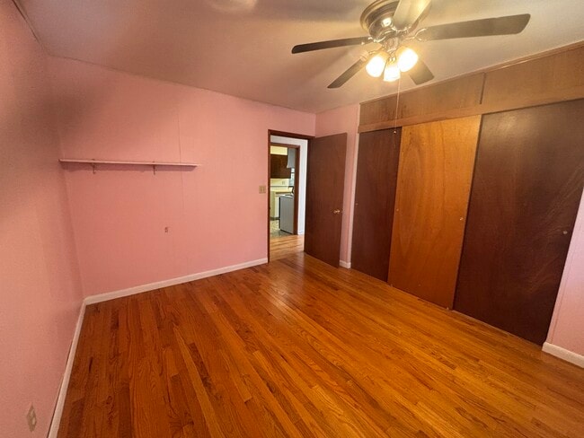 Building Photo - 920 Wesley Rd NW