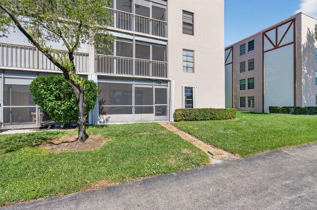 Building Photo - 7340 Amberly Ln