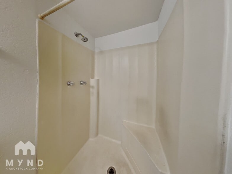 Building Photo - 2828 E Tierra Buena Ln