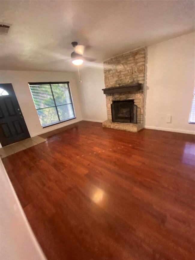 Building Photo - 1508 No Mor Cove