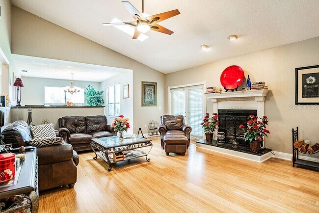 Building Photo - 3 bedroom 3 bath executive home in Imperia...