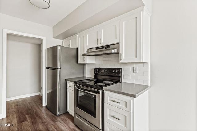 Building Photo - 460 E Cypress Ave