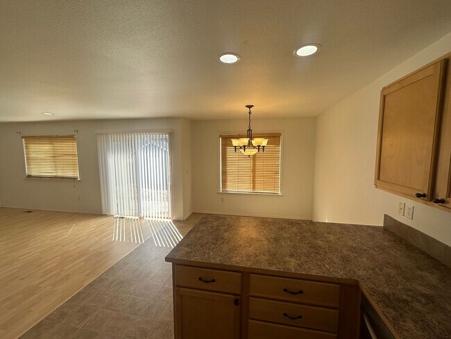 Building Photo - Charming 3-Bedroom Home in Autumn Hill – A...