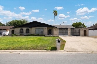 Building Photo - 17 Camellia Ave