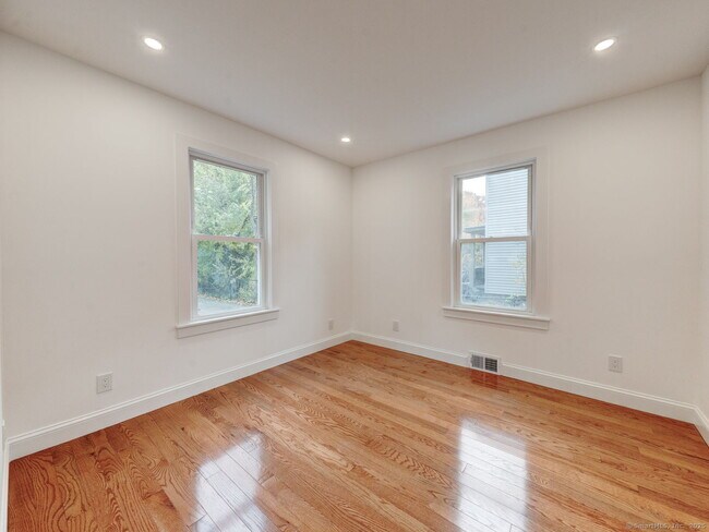 Building Photo - 44 Wallace Row