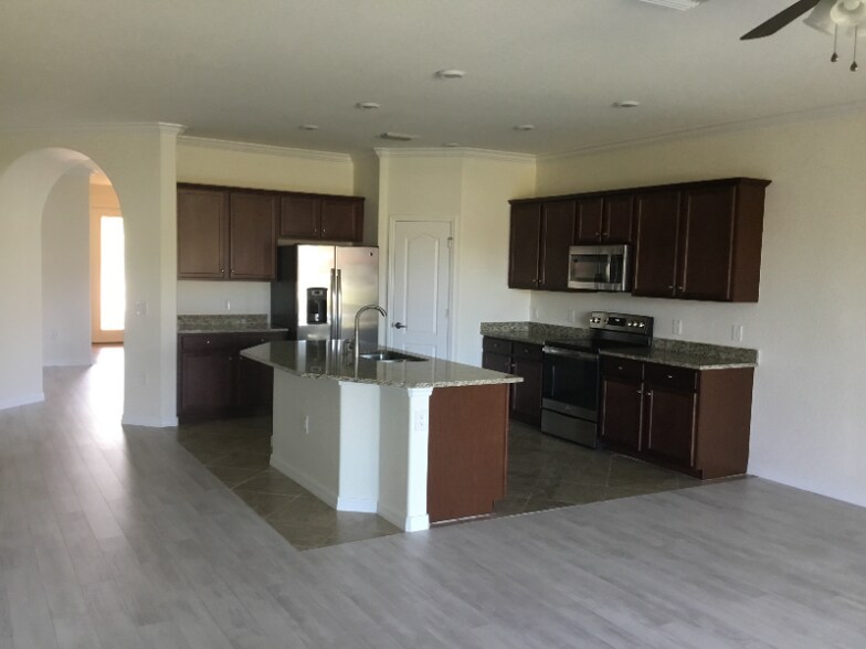 Building Photo - 1611 Parnell Ct