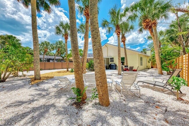 Building Photo - 5253 Avenida Del Mare
