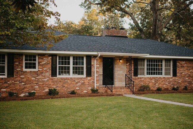 Building Photo - 946 Magnolia St SE