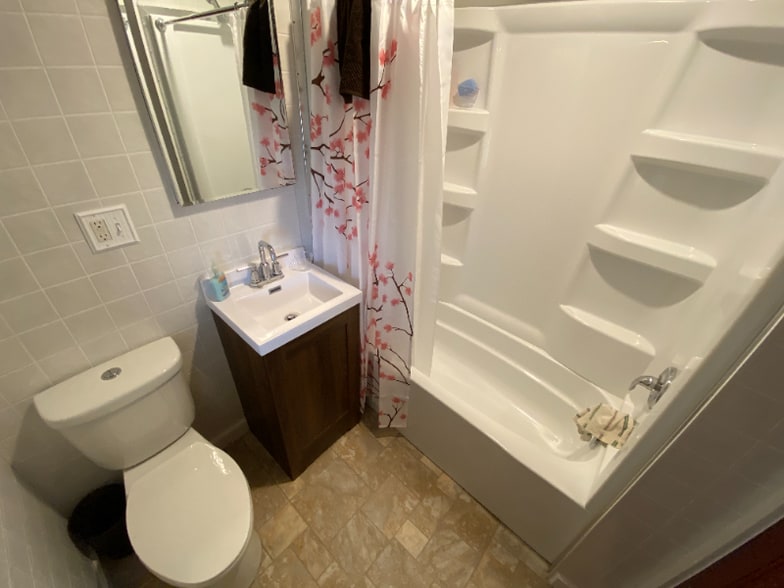 Building Photo - 16558 Donnell Lake St