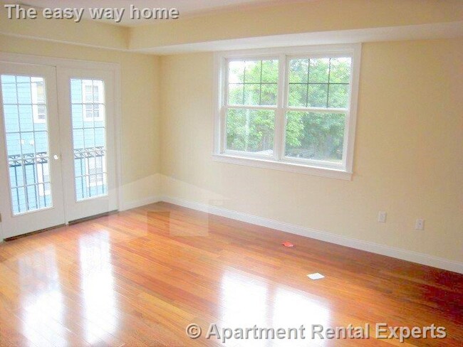 Building Photo - 43-45 Pitman St Unit #202