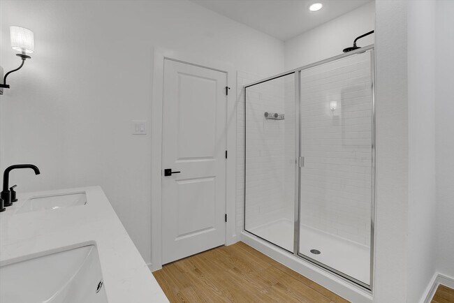 Building Photo - 8438 Bay Rdg Cir