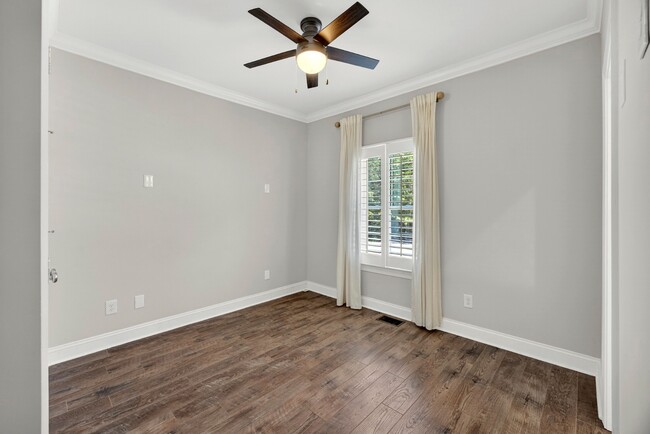 Building Photo - 1939 Chestnut Oak Ln