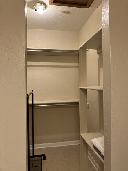 Closet 1 - 1916 Nighthawk Dr