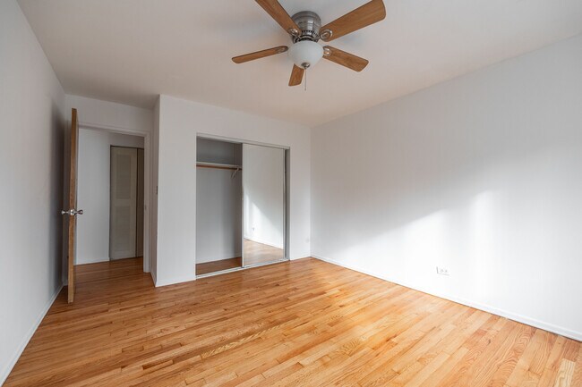 Building Photo - 6250 N Kenmore Ave