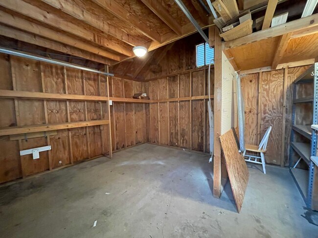 Building Photo - 2 Bedroom/2 Bath Home in Albemarle