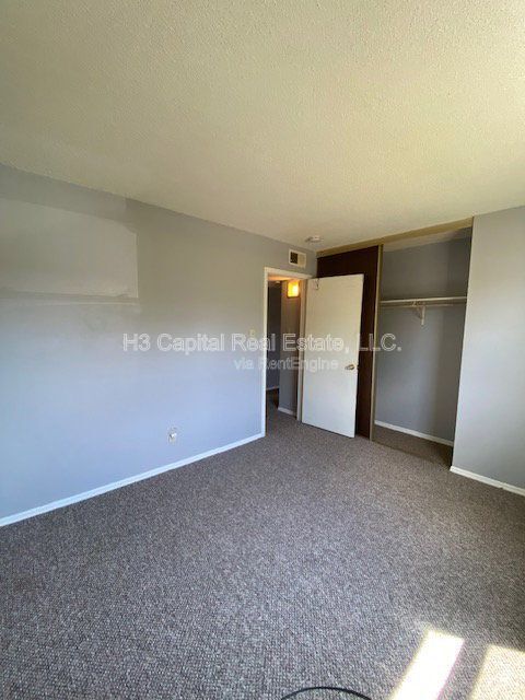 Building Photo - 400 George St