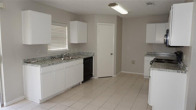 Building Photo - 7020 Glenshire Dr