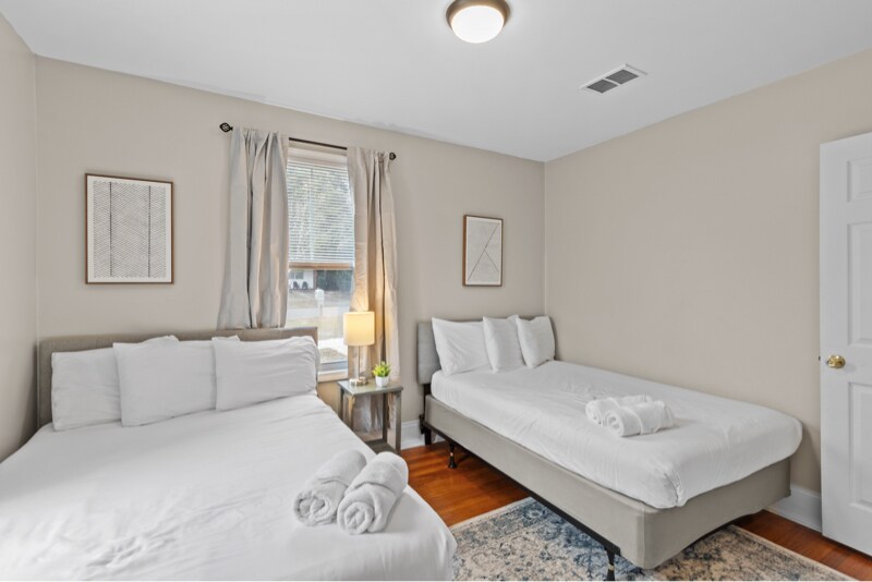 Building Photo - 711 W Blount St