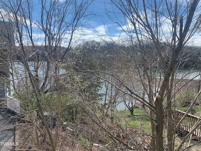 Building Photo - 15 Lake Village Ct