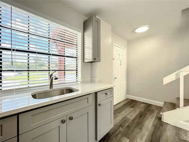 Building Photo - 10288 Turkey Lake Rd