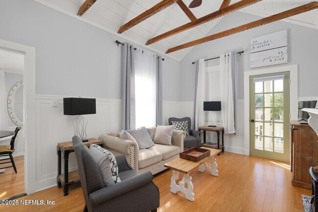 Building Photo - 251 Charlotte St