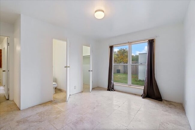 Building Photo - 5711 Emerald Forest Dr