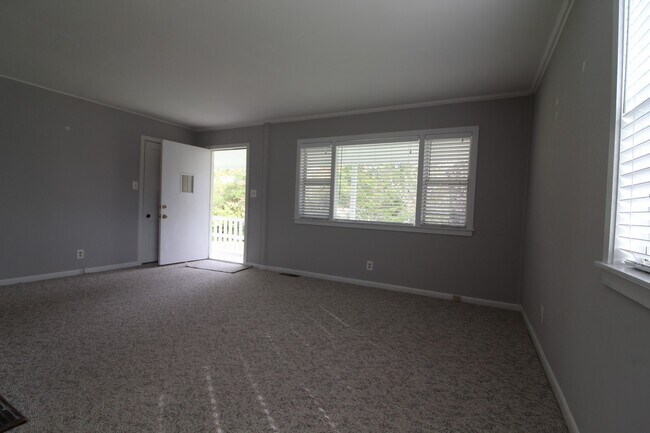 Building Photo - Absolutely adorable home in Oak Ridge