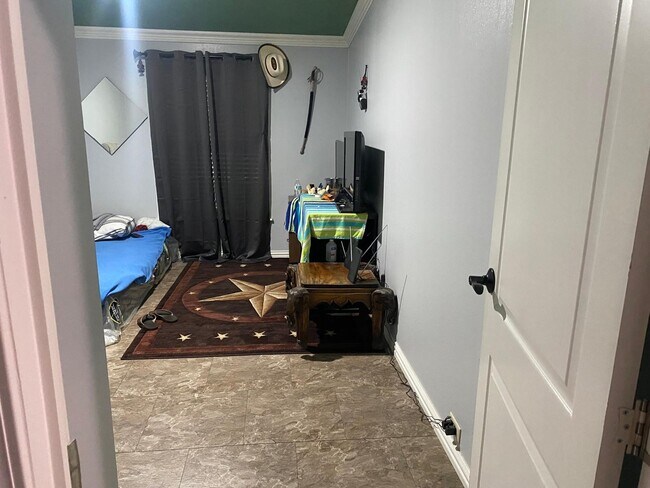 Building Photo - 25845 Peach Dr