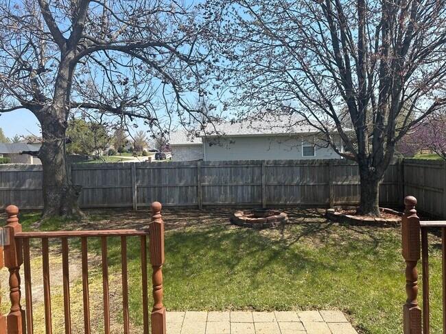 Building Photo - Beautiful Brick Home in Willard!