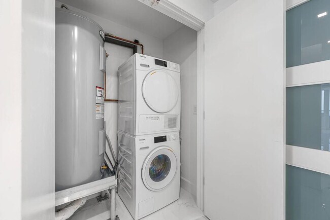 Building Photo - 545 S Fort Lauderdale Beach Blvd