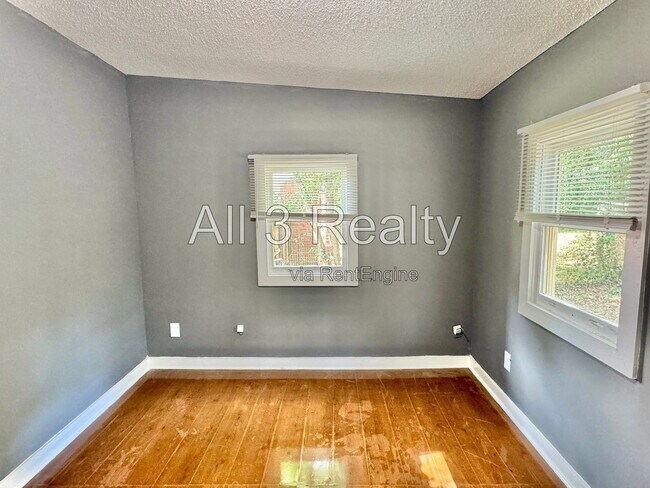 Building Photo - 208 Bradley Dr